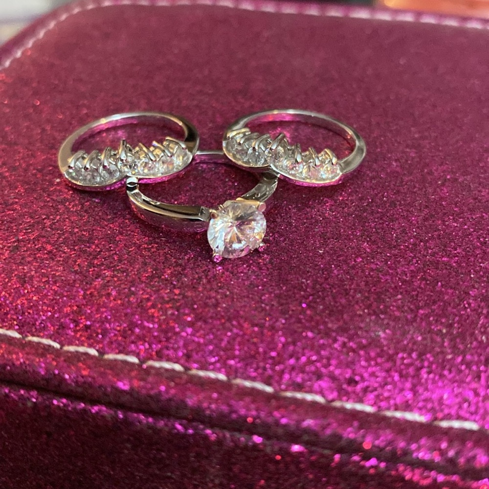 Vintage 925 Sterling Silver Cubic Zirconia ring set (3)